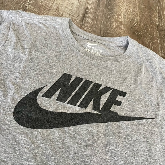 Nike Retro 80s Gray & Black Tee - Picture 2 of 7